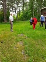 Samanlainen talo kuin Koskelan pariskunnalla oli Täällä Pohjantähden alla-elokuvassa Pentikulmalla. Reijo,Marja, Anni, Tuula